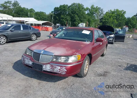 1998 Lincoln Town Car Signature z USA, uszkodzony, nr VIN 1LNFM82W8WY688852